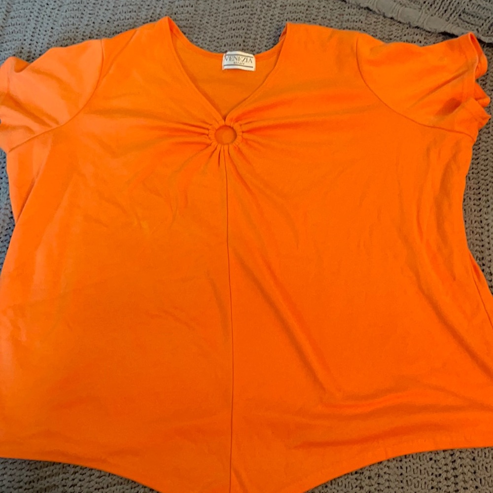 Orange Venezia tee. Short sleeve